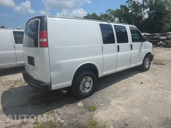 2013 Chevrolet Express 2500 Cargo Van 1WT 135.0" WB – miniatura 4