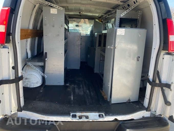 2013 Chevrolet Express 2500 Cargo Van 1WT 135.0" WB - miniatura 10
