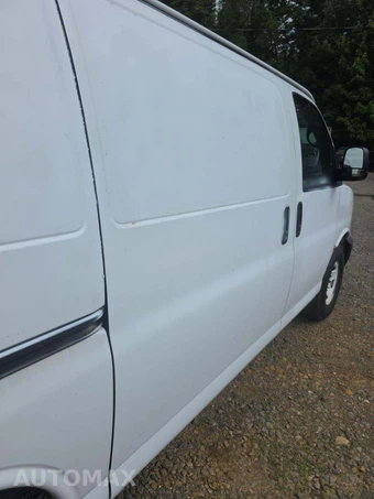 2013 Chevrolet Express 2500 Cargo Van 1WT 135.0" WB – miniatura 32