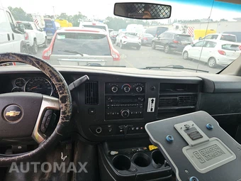 2013 Chevrolet Express 3500 Cargo Van 1WT 135.0" WB – miniatura 11