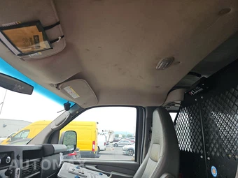 2013 Chevrolet Express 3500 Cargo Van 1WT 135.0" WB – miniatura 16