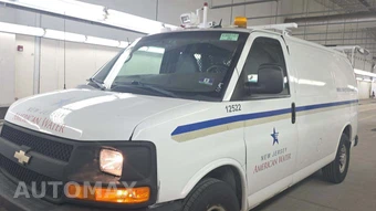2013 Chevrolet Express 3500 Cargo Van 1WT 135.0" WB – miniatura 31