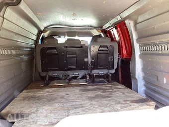 2013 Chevrolet Express 3500 Cargo Van 1WT 155.0" WB - miniatura 11