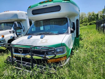 2013 Chevrolet Express 4500 Cutaway 2WT DRW - miniatura 4