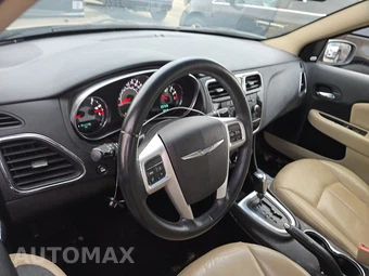 2013 Chrysler 200 Limited Sedan - miniatura 10