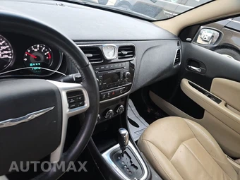 2013 Chrysler 200 Limited Sedan - miniatura 11