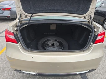 2013 Chrysler 200 Limited Sedan - miniatura 16