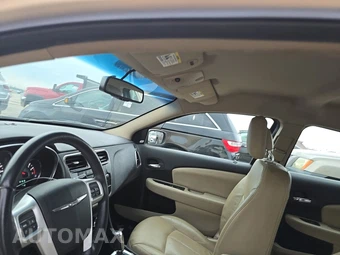 2013 Chrysler 200 Limited Sedan - miniatura 17