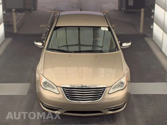 2013 Chrysler 200 Limited Sedan - miniatura 2