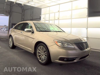 2013 Chrysler 200 Limited Sedan - miniatura 3