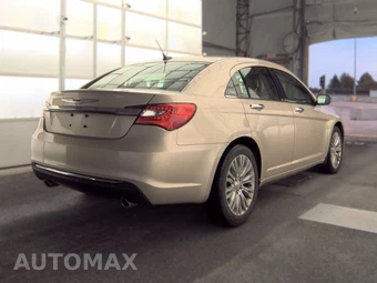 2013 Chrysler 200 Limited Sedan - miniatura 4