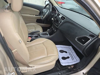 2013 Chrysler 200 Limited Sedan - miniatura 8