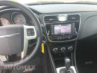 2013 Chrysler 200 Limited Sedan – miniatura 11