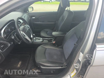 2013 Chrysler 200 Limited Sedan – miniatura 7