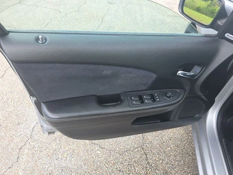 2013 Chrysler 200 Limited Sedan – miniatura 9