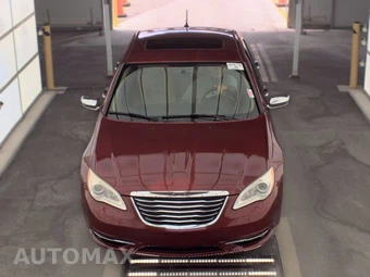 2013 Chrysler 200 Limited Sedan - miniatura 2