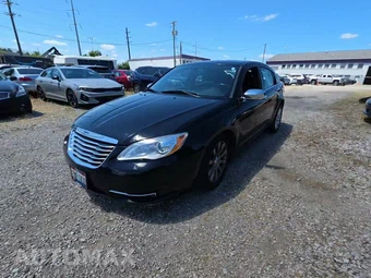 2013 Chrysler 200 Limited Sedan