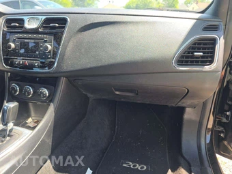 2013 Chrysler 200 Limited Sedan - miniatura 16