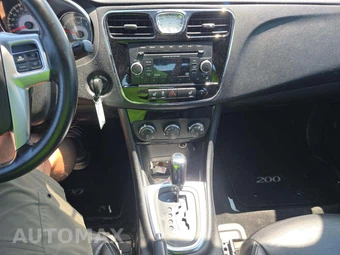 2013 Chrysler 200 Limited Sedan - miniatura 7