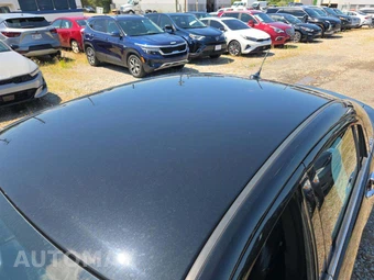 2013 Chrysler 200 Limited Sedan - miniatura 9