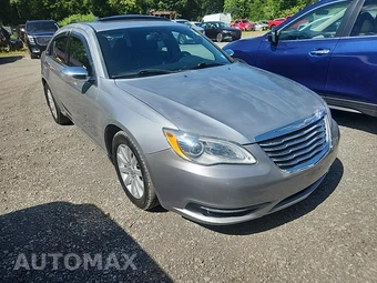 2013 Chrysler 200 Limited Sedan – miniatura 3