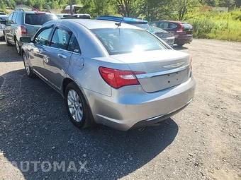 2013 Chrysler 200 Limited Sedan – miniatura 6