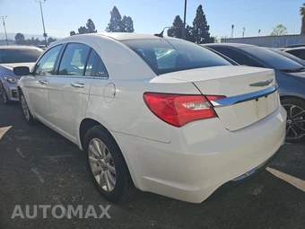 2013 Chrysler 200 Limited Sedan – miniatura 2