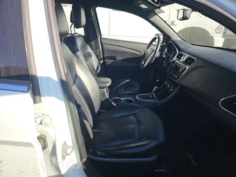 2013 Chrysler 200 Limited Sedan – miniatura 23