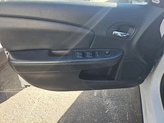 2013 Chrysler 200 Limited Sedan – miniatura 24