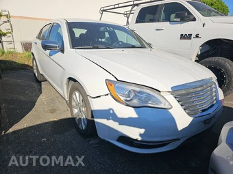 2013 Chrysler 200 Limited Sedan – miniatura 3