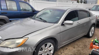 2013 Chrysler 200 LX Sedan — samochód z USA z aukcji Manheim, oferta Kup Teraz w AUTOMAX