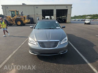 2013 Chrysler 200 Touring Convertible – miniatura 2