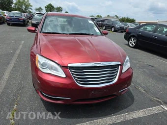 2013 Chrysler 200 Touring Sedan – miniatura 2