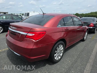 2013 Chrysler 200 Touring Sedan – miniatura 4