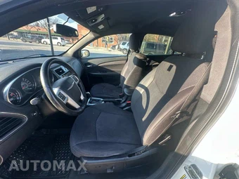 2013 Chrysler 200 Touring Sedan – miniatura 10