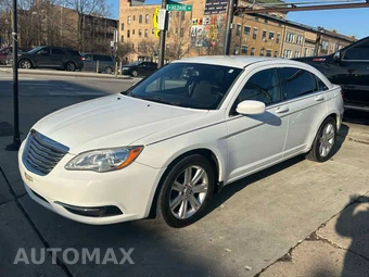 2013 Chrysler 200 Touring Sedan – miniatura 2