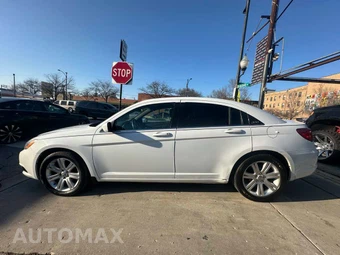 2013 Chrysler 200 Touring Sedan – miniatura 3