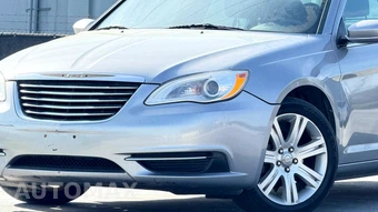 2013 Chrysler 200 Touring Sedan – miniatura 2