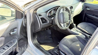 2013 Chrysler 200 Touring Sedan – miniatura 7