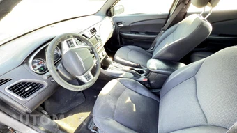 2013 Chrysler 200 Touring Sedan – miniatura 8