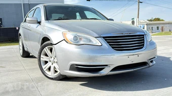 2013 Chrysler 200 Touring Sedan – miniatura 9