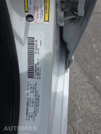 2013 Chrysler 200 Touring Sedan – miniatura 2