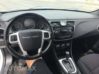 2013 Chrysler 200 Touring Sedan – miniatura 7