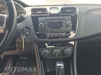 2013 Chrysler 200 Touring Sedan – miniatura 10