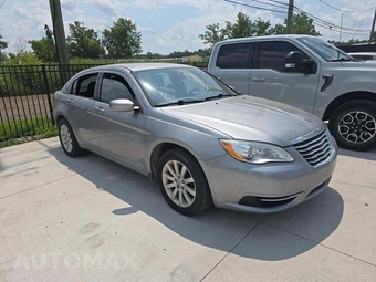 2013 Chrysler 200 Touring Sedan – miniatura 4