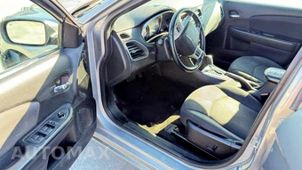 2013 Chrysler 200 Touring Sedan - miniatura 11