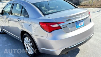 2013 Chrysler 200 Touring Sedan - miniatura 6