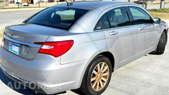 2013 Chrysler 200 Touring Sedan - miniatura 8