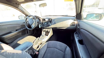 2013 Chrysler 200 Touring Sedan - miniatura 9