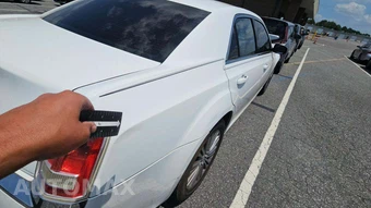 2013 Chrysler 300 - miniatura 24